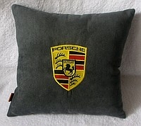 Подушка с логотипом Porsche
